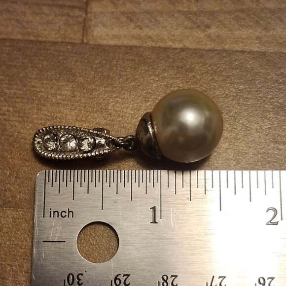 Vintage Clip On Earrings - Picture 4 of 6